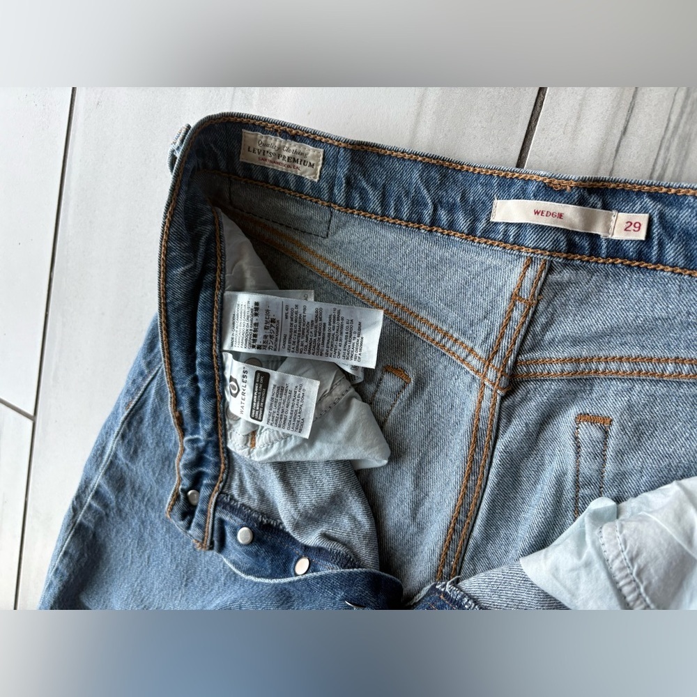 Levi's® Wedgie Icon Fit Jeans Classic Straight Leg | These Dreams Wash | Size 29 - Picture 11 of 16